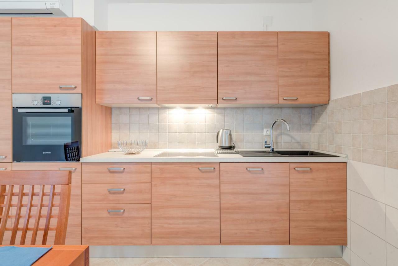 Apartmani Mirta Omis Exterior photo
