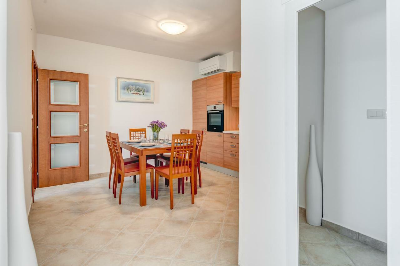 Apartmani Mirta Omis Exterior photo